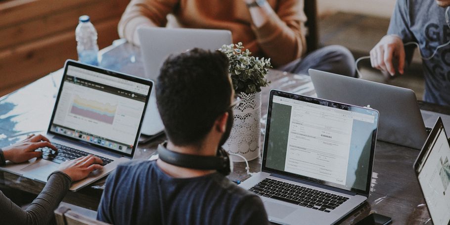 Sistemi digitali connessi per gestire dati e attività aziendali